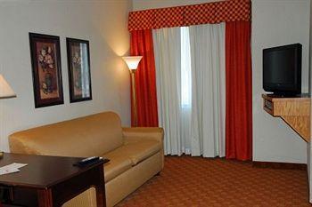 Chisholm Suite Hotel Duncan Екстериор снимка